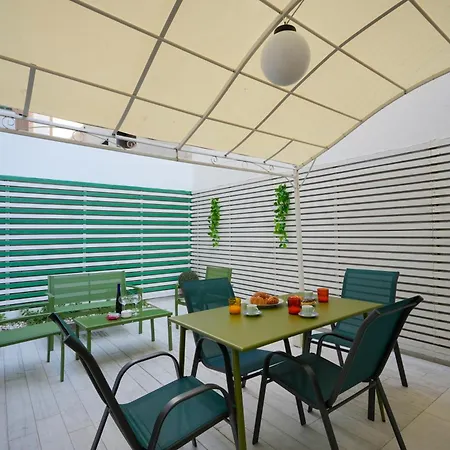 Guesthost - Color House