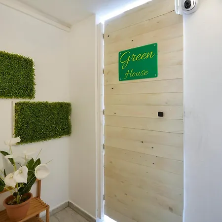 Guesthost - Color House Bari