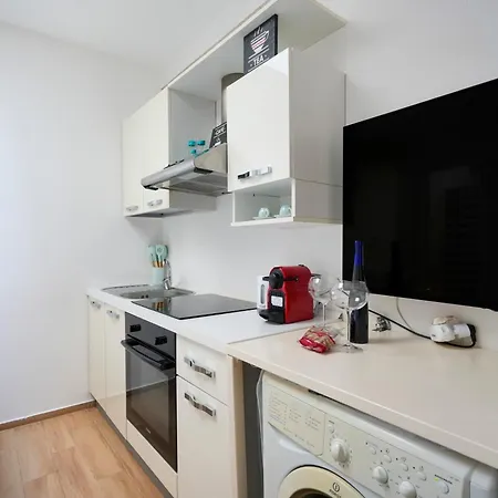 Guesthost - Color House