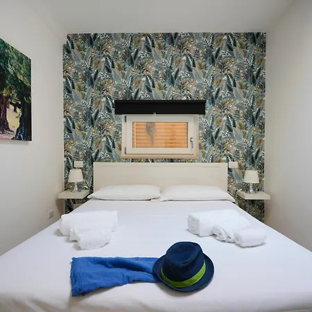 Guesthost - Color House *