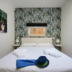 Guesthost - Color House *