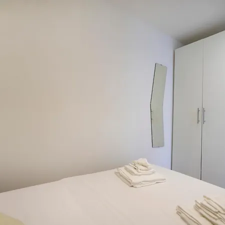 Guesthost - Color House Appartamento Bari