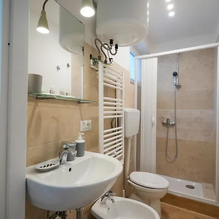 Color House Apartment *